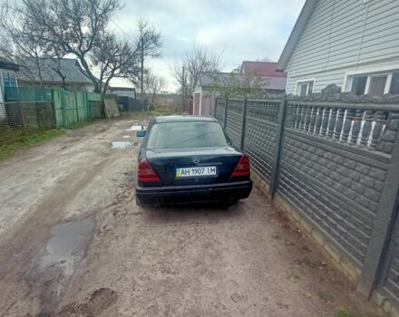 Чорний Мерседес 280, об'ємом двигуна 2.8 л та пробігом 340 тис. км за 1300 $, фото 2 на Automoto.ua