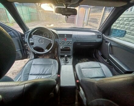 Чорний Мерседес 280, об'ємом двигуна 2.8 л та пробігом 340 тис. км за 1300 $, фото 6 на Automoto.ua