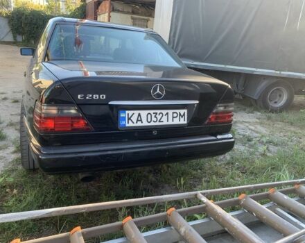 Чорний Мерседес 280, об'ємом двигуна 2.8 л та пробігом 404 тис. км за 2600 $, фото 1 на Automoto.ua