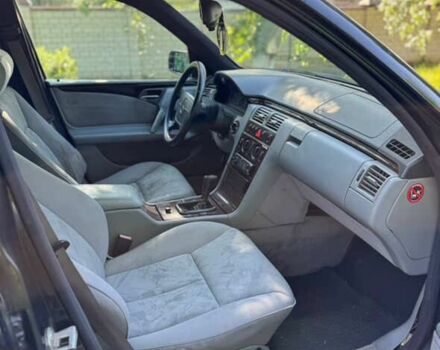 Чорний Мерседес 280, об'ємом двигуна 2.8 л та пробігом 300 тис. км за 1600 $, фото 4 на Automoto.ua