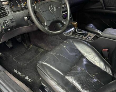 Чорний Мерседес 280, об'ємом двигуна 2.8 л та пробігом 300 тис. км за 1800 $, фото 4 на Automoto.ua