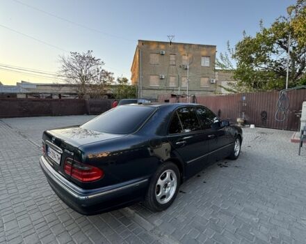 Черный Мерседес 280, объемом двигателя 2.8 л и пробегом 490 тыс. км за 3700 $, фото 2 на Automoto.ua