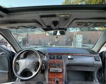 Черный Мерседес 280, объемом двигателя 2.8 л и пробегом 490 тыс. км за 3700 $, фото 6 на Automoto.ua