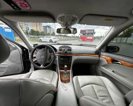 Черный Мерседес 280, объемом двигателя 2.7 л и пробегом 298 тыс. км за 4800 $, фото 5 на Automoto.ua