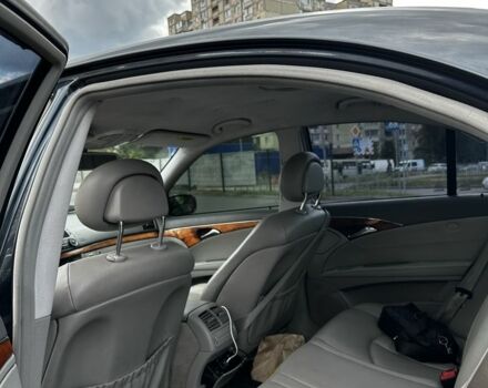 Черный Мерседес 280, объемом двигателя 2.7 л и пробегом 298 тыс. км за 4800 $, фото 7 на Automoto.ua