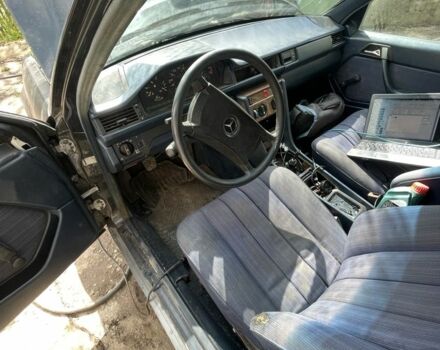 Чорний Мерседес 280, об'ємом двигуна 2.8 л та пробігом 300 тис. км за 1499 $, фото 3 на Automoto.ua