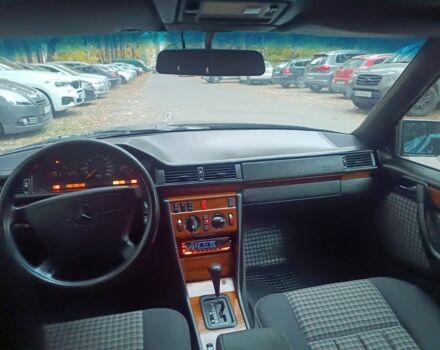 Чорний Мерседес 280, об'ємом двигуна 2.8 л та пробігом 270 тис. км за 4000 $, фото 11 на Automoto.ua