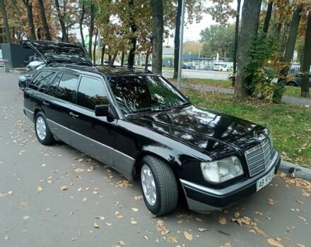 Чорний Мерседес 280, об'ємом двигуна 2.8 л та пробігом 270 тис. км за 4000 $, фото 1 на Automoto.ua