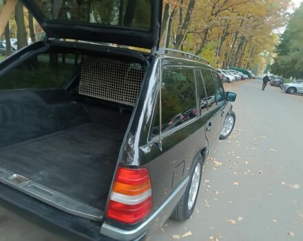 Чорний Мерседес 280, об'ємом двигуна 2.8 л та пробігом 270 тис. км за 4000 $, фото 16 на Automoto.ua