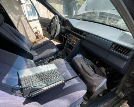 Чорний Мерседес 280, об'ємом двигуна 2.8 л та пробігом 300 тис. км за 1499 $, фото 2 на Automoto.ua