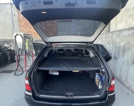 Черный Мерседес 280, объемом двигателя 2.7 л и пробегом 350 тыс. км за 7700 $, фото 2 на Automoto.ua