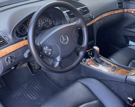 Черный Мерседес 280, объемом двигателя 2.7 л и пробегом 350 тыс. км за 7700 $, фото 6 на Automoto.ua