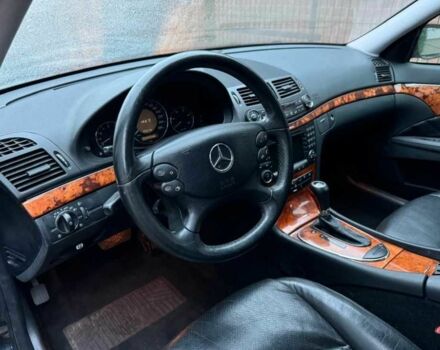 Черный Мерседес 280, объемом двигателя 2.8 л и пробегом 232 тыс. км за 25718 $, фото 6 на Automoto.ua