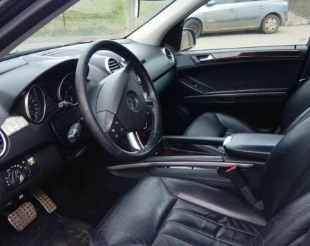 Чорний Мерседес 280, об'ємом двигуна 3 л та пробігом 298 тис. км за 11000 $, фото 4 на Automoto.ua