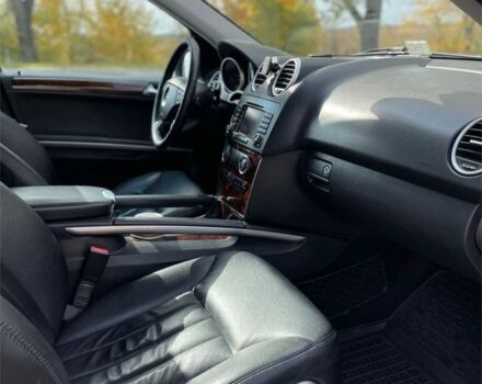 Черный Мерседес 280, объемом двигателя 3 л и пробегом 306 тыс. км за 11500 $, фото 7 на Automoto.ua