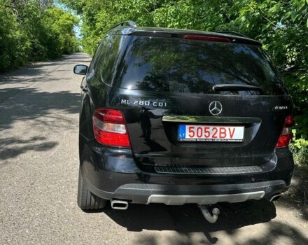 Черный Мерседес 280, объемом двигателя 3 л и пробегом 265 тыс. км за 8500 $, фото 3 на Automoto.ua