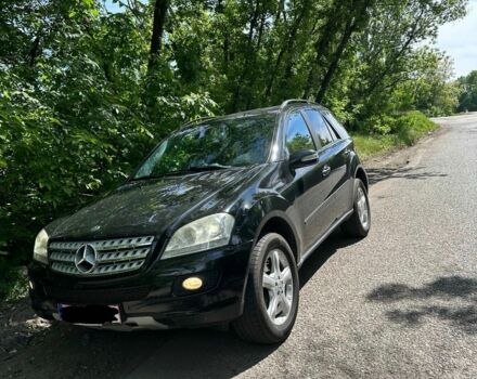 Черный Мерседес 280, объемом двигателя 3 л и пробегом 265 тыс. км за 8500 $, фото 2 на Automoto.ua