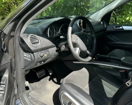 Черный Мерседес 280, объемом двигателя 3 л и пробегом 260 тыс. км за 8500 $, фото 9 на Automoto.ua