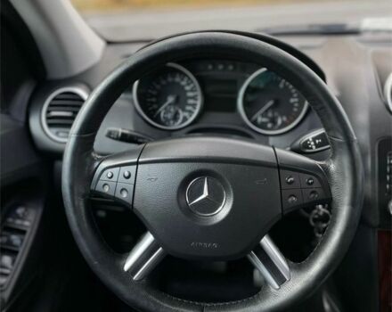 Черный Мерседес 280, объемом двигателя 3 л и пробегом 306 тыс. км за 11500 $, фото 12 на Automoto.ua