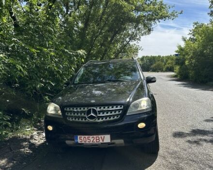 Черный Мерседес 280, объемом двигателя 3 л и пробегом 260 тыс. км за 8500 $, фото 3 на Automoto.ua