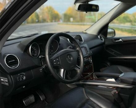 Черный Мерседес 280, объемом двигателя 3 л и пробегом 306 тыс. км за 11500 $, фото 10 на Automoto.ua