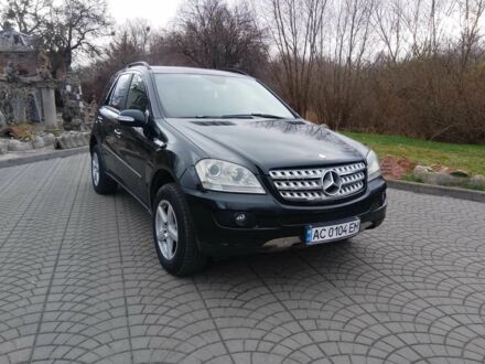 Чорний Мерседес 280, об'ємом двигуна 3 л та пробігом 298 тис. км за 11000 $, фото 1 на Automoto.ua