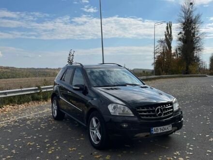 Черный Мерседес 280, объемом двигателя 3 л и пробегом 306 тыс. км за 11500 $, фото 1 на Automoto.ua