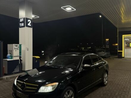 Чорний Мерседес 280, об'ємом двигуна 3 л та пробігом 218 тис. км за 10700 $, фото 1 на Automoto.ua