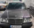 Фиолетовый Мерседес 280, объемом двигателя 2.8 л и пробегом 209 тыс. км за 6000 $, фото 1 на Automoto.ua