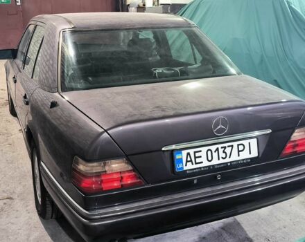 Фиолетовый Мерседес 280, объемом двигателя 2.8 л и пробегом 209 тыс. км за 6000 $, фото 5 на Automoto.ua