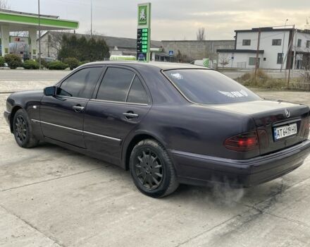 Фиолетовый Мерседес 280, объемом двигателя 2.8 л и пробегом 400 тыс. км за 2800 $, фото 5 на Automoto.ua