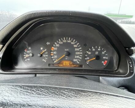 Фиолетовый Мерседес 280, объемом двигателя 2.8 л и пробегом 400 тыс. км за 2800 $, фото 14 на Automoto.ua