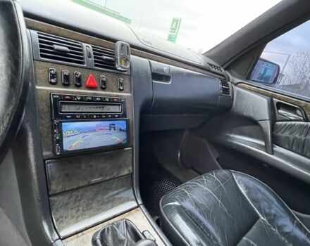 Фиолетовый Мерседес 280, объемом двигателя 2.8 л и пробегом 400 тыс. км за 2800 $, фото 17 на Automoto.ua