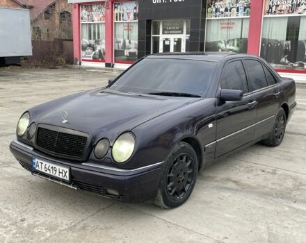 Фиолетовый Мерседес 280, объемом двигателя 2.8 л и пробегом 400 тыс. км за 2800 $, фото 3 на Automoto.ua