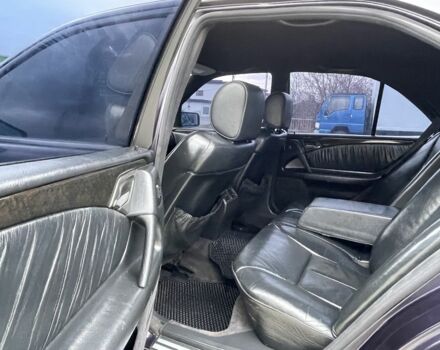 Фиолетовый Мерседес 280, объемом двигателя 2.8 л и пробегом 400 тыс. км за 2800 $, фото 8 на Automoto.ua