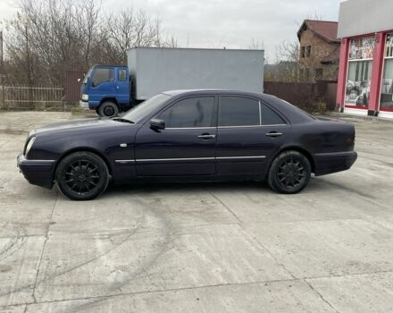 Фиолетовый Мерседес 280, объемом двигателя 2.8 л и пробегом 400 тыс. км за 2800 $, фото 4 на Automoto.ua