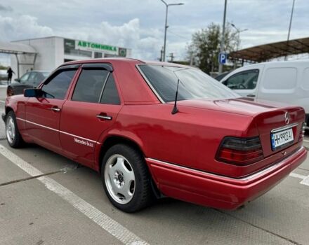 Красный Мерседес 280, объемом двигателя 2.8 л и пробегом 402 тыс. км за 3442 $, фото 5 на Automoto.ua