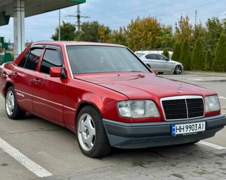 Красный Мерседес 280, объемом двигателя 2.8 л и пробегом 402 тыс. км за 3442 $, фото 4 на Automoto.ua