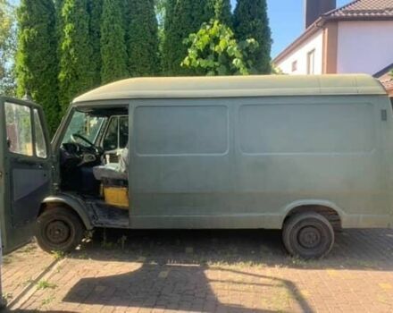 Желтый Мерседес 280, объемом двигателя 2.5 л и пробегом 235 тыс. км за 2200 $, фото 6 на Automoto.ua