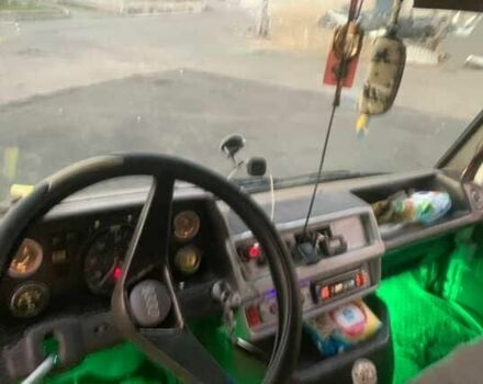 Желтый Мерседес 280, объемом двигателя 2.5 л и пробегом 235 тыс. км за 2200 $, фото 3 на Automoto.ua