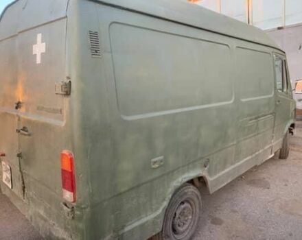 Желтый Мерседес 280, объемом двигателя 2.5 л и пробегом 235 тыс. км за 2200 $, фото 1 на Automoto.ua