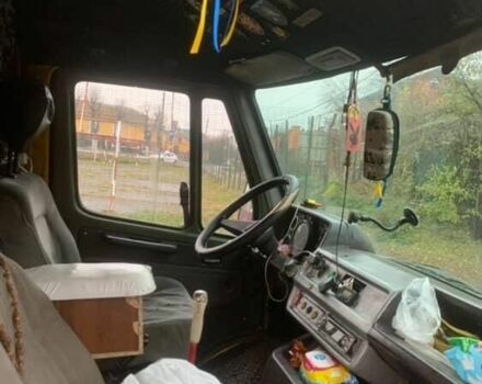 Желтый Мерседес 280, объемом двигателя 2.5 л и пробегом 235 тыс. км за 2200 $, фото 7 на Automoto.ua