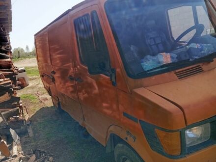 Мерседес 280 1987 у Камінь-Каширський на Automoto.ua Жовтий Мерседес 280, об'ємом двигуна 2.4 л та пробігом 40 тис. км за 927 $, фото 1 на Automoto.ua