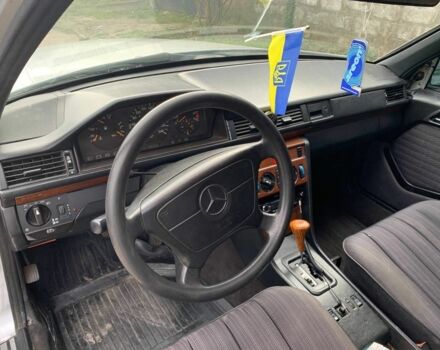 Серый Мерседес 280, объемом двигателя 3 л и пробегом 330 тыс. км за 1999 $, фото 3 на Automoto.ua