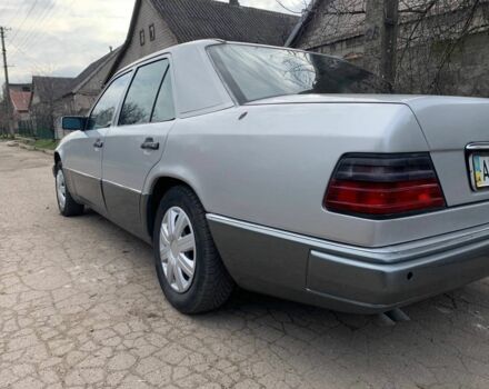 Серый Мерседес 280, объемом двигателя 3 л и пробегом 330 тыс. км за 1999 $, фото 5 на Automoto.ua