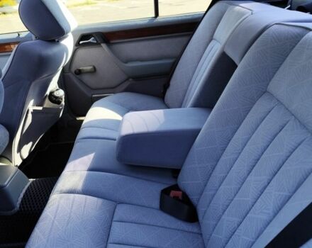 Серый Мерседес 280, объемом двигателя 2.8 л и пробегом 303 тыс. км за 4350 $, фото 19 на Automoto.ua