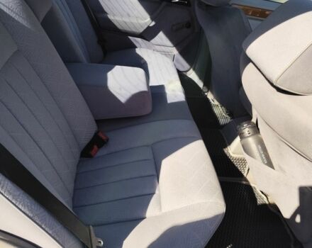 Серый Мерседес 280, объемом двигателя 2.8 л и пробегом 303 тыс. км за 4350 $, фото 12 на Automoto.ua