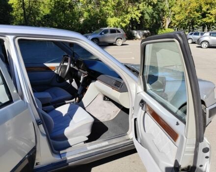 Серый Мерседес 280, объемом двигателя 2.8 л и пробегом 303 тыс. км за 4350 $, фото 10 на Automoto.ua