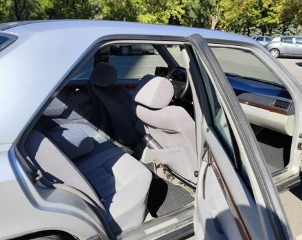 Серый Мерседес 280, объемом двигателя 2.8 л и пробегом 303 тыс. км за 4350 $, фото 11 на Automoto.ua