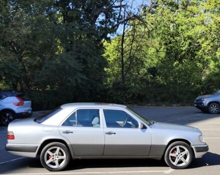 Серый Мерседес 280, объемом двигателя 2.8 л и пробегом 303 тыс. км за 4350 $, фото 7 на Automoto.ua